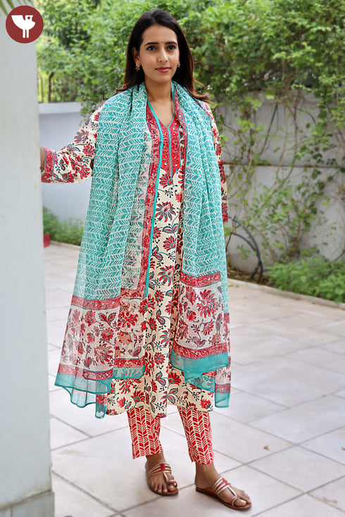 Bizzy Lizzy Kurta Pant With Dupatta In Floral Block Print