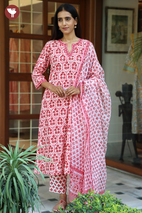 Bizzy Lizzy Kurta Pant with Dupatta Set in Floral Block Print
