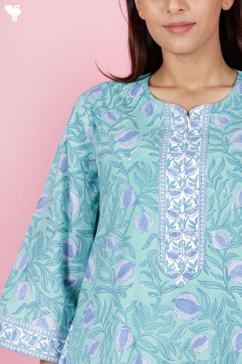 Bizzy Lizzy Full Sleeved Zip Kaftan In Floral Block Print