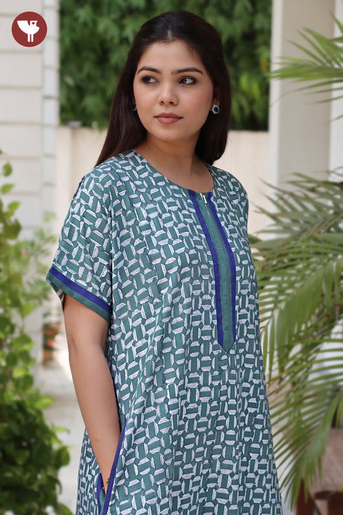 Bizzy Lizzy Front Zipper Kaftan in Floral Print