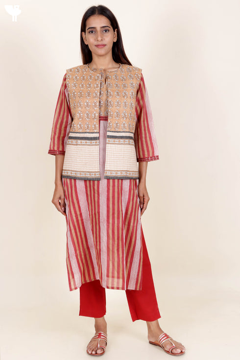 Cotton Sleeveless Jacket In Floral Block Print