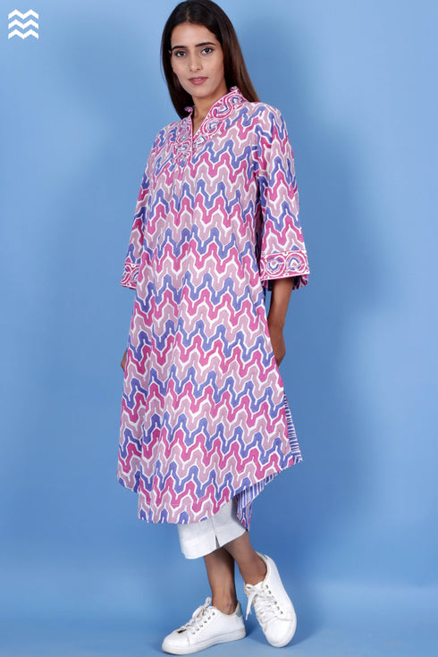 Cotton Slub Classic V-neck Top In Graphic Block Print