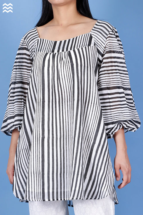 Mulmul Cotton Dunning Top In Graphic Block Print
