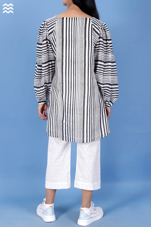 Mulmul Cotton Dunning Top In Graphic Block Print