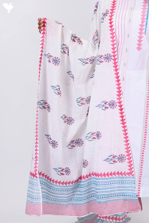 Mulmul Cotton Dupatta In Floral Block Print