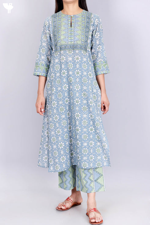 Mulmul CottonKurtaAnd Pant Set In Block Print