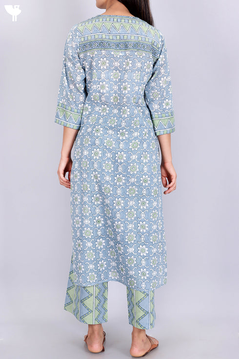 Mulmul CottonKurtaAnd Pant Set In Block Print