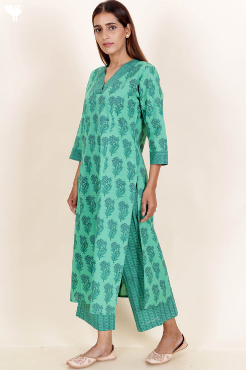 Cambric Cotton Kurta And Pant Set In Floral Block Print