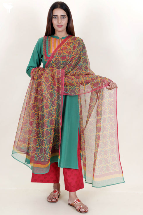 Khaadi Kurta Pant And Dupatta Set In Floral Block Print