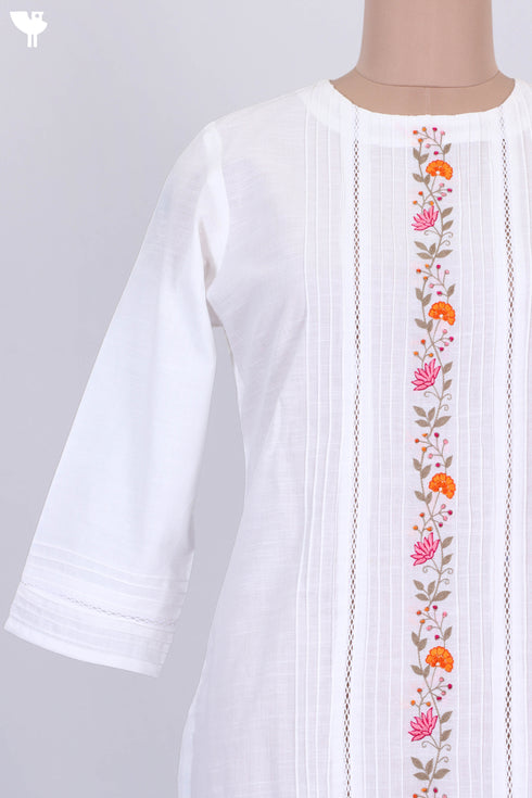 Slub Cotton Kurta With Mulmul Dupatta In Floral Embroidery