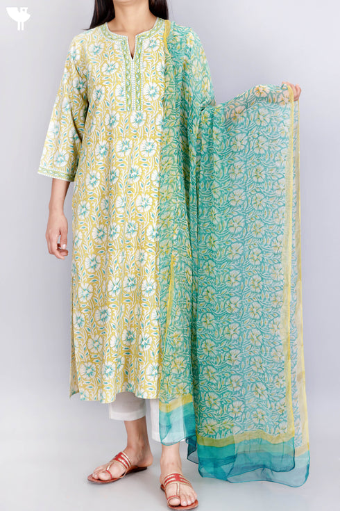 Bizzy Lizzy Kurta With Chiffon Dupatta in Floral Block Print