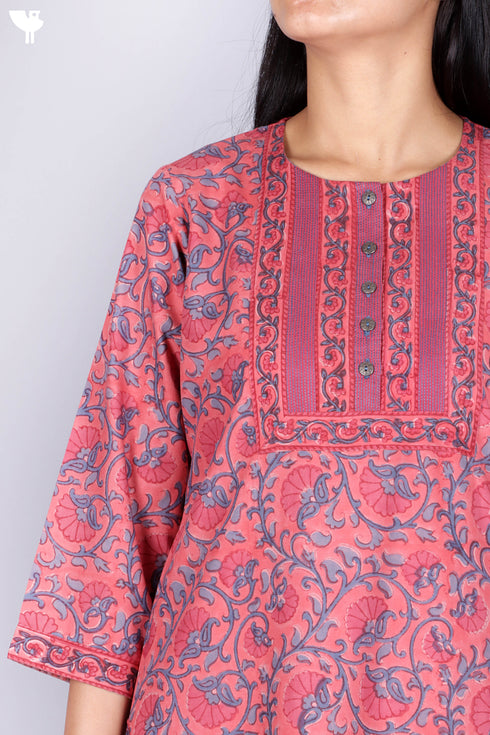 Bizzy Lizzy Kurta With Chiffon Dupatta in Graphic Block Print