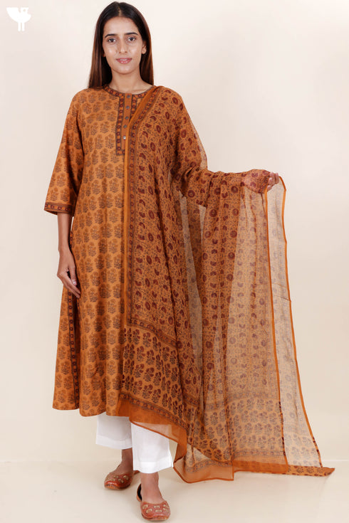 Bizzy Lizzy Kurta With Kota Doria Dupatta in Floral Block Print