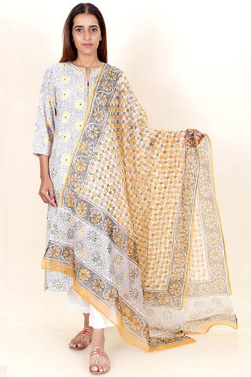 Bizzy Lizzy Kurta With Kota Doria Dupatta in Floral Block Print