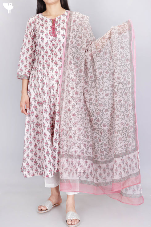 Mulmul Paneled Kurta With Kota Doria Dupatta In Floral Block Print