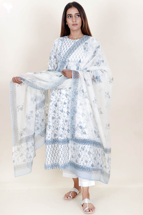 Slub Cotton Kurta With Kota Doria Dupatta in Floral Block Print