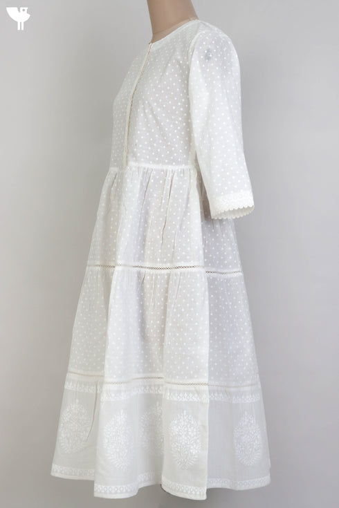Slub Cotton Tiered Dress With Lace Inserts In Ivory White Block Print
