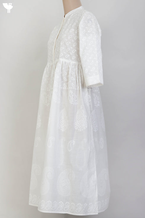 Slub Cotton Tiered Dress With Lace Inserts In Ivory White Block Print