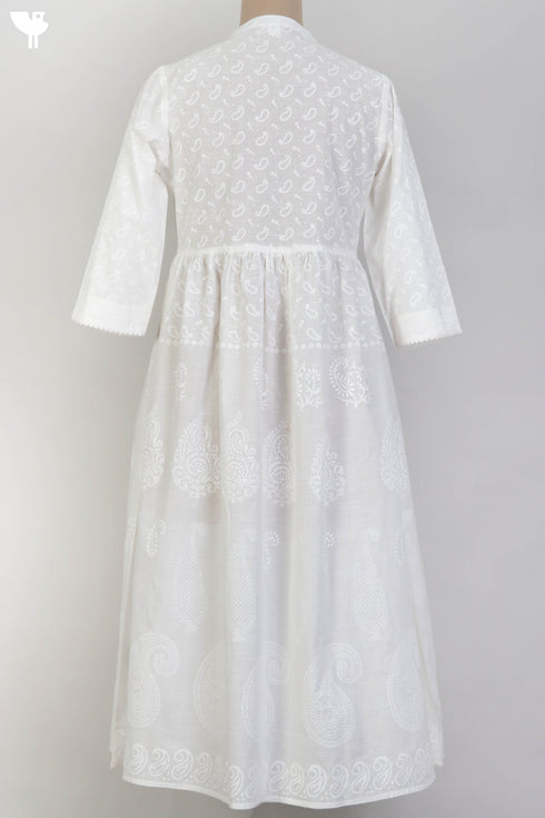 Slub Cotton Tiered Dress With Lace Inserts In Ivory White Block Print