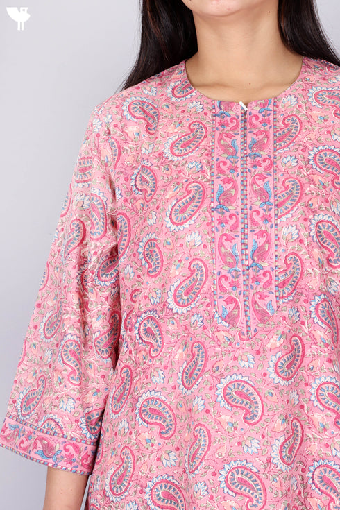 Bizzy Lizzy Full Sleeved Zip Kaftan In Paisley Block Print