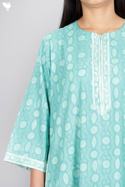 Bizzy Lizzy Full Sleeved Zip Kaftan In Graphic Block Print