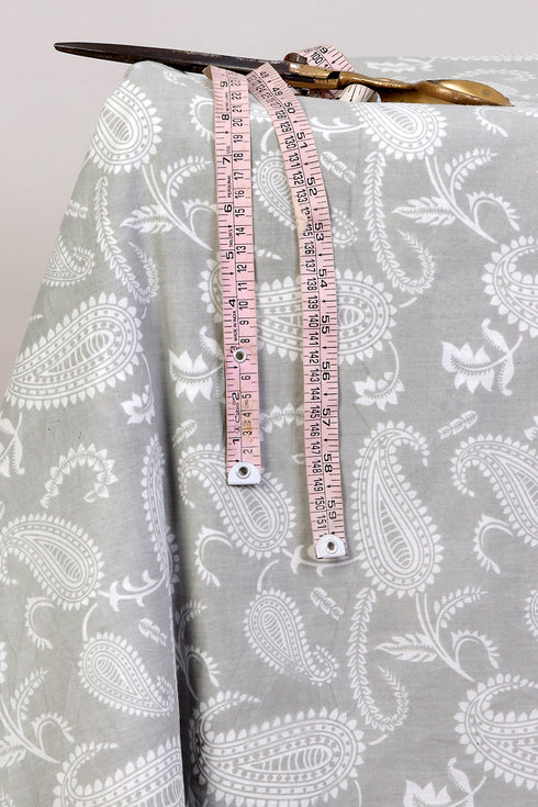 Cambric Cotton In Cloud Grey Paisley Print