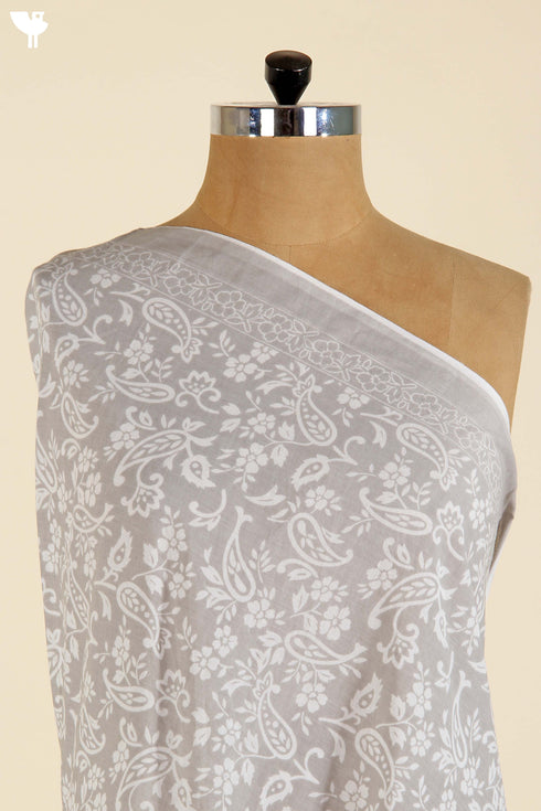 Cambric Cotton In Cloud Grey Paisley Print