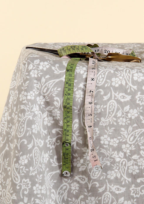 Cambric Cotton In Cloud Grey Paisley Print